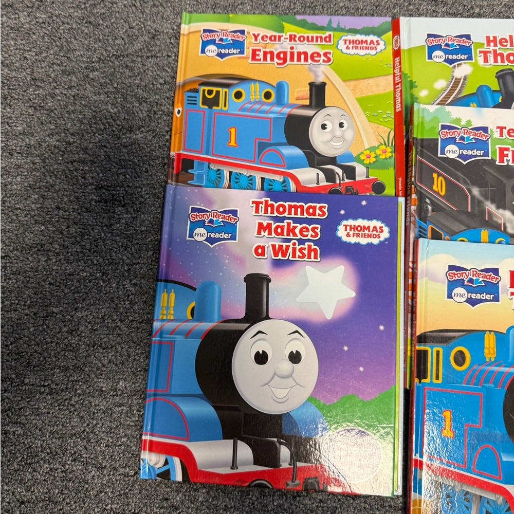 Thomas & Friends Storybook Collection - Blue and Red - Picture 4 of 5